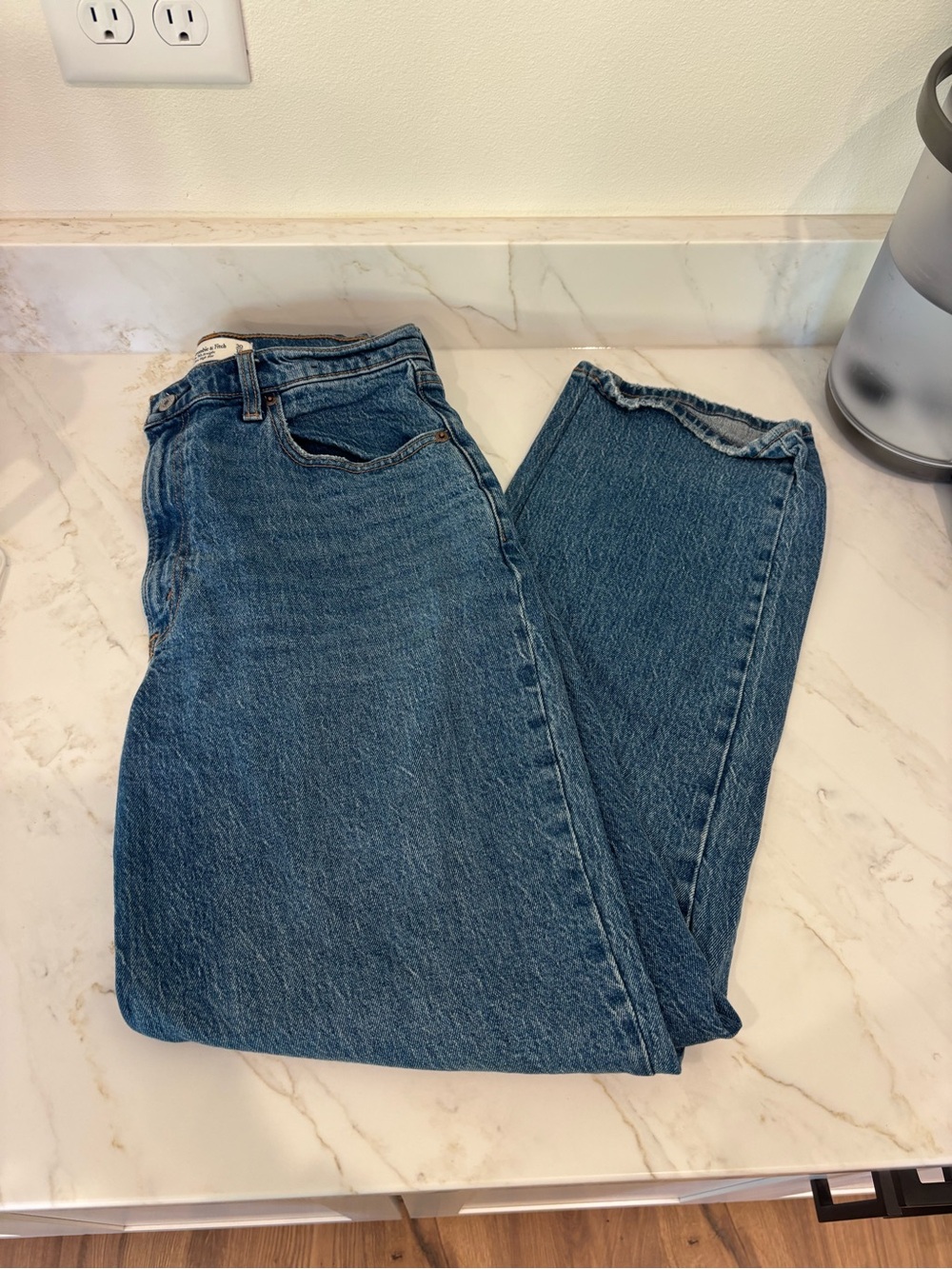 Abercrombie ‘90s Straight Leg Ultra High Rise Curve Love Jeans
